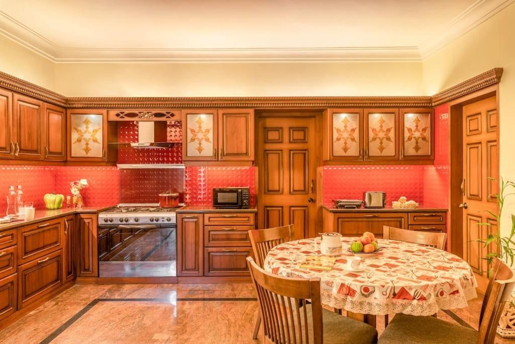 Вилла Casa Amarela - Lux Portuguese 4Bhk In North Goa Альто-Порворим Экстерьер фото